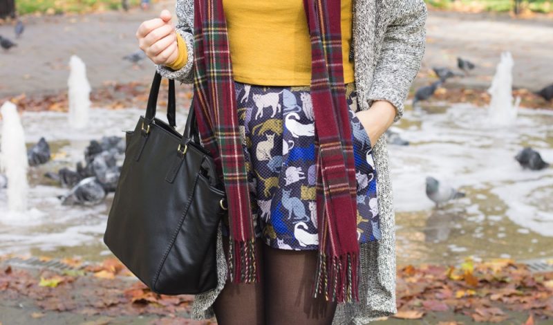 uk blogger wearing shorts with cats on them