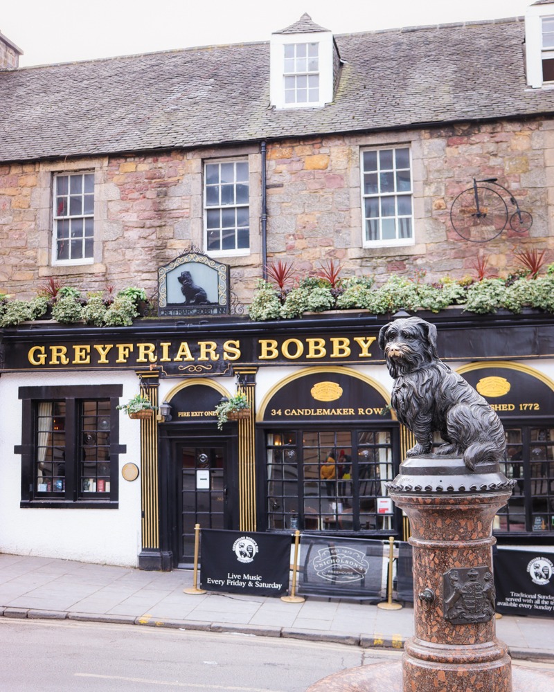 Greyfriars Bobby statue in Edinburgh